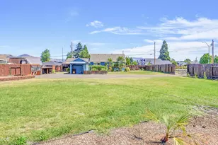 1590 S Columbus Ave, Medford, OR 97501 - Photo 33