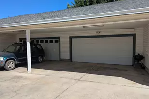 541 Briarwood Dr, Central Point, OR 97502 - Photo 7