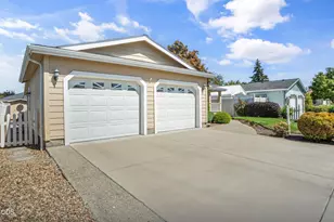 351 Orth Dr, Central Point, OR 97502 - Photo 5
