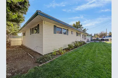 1764 Chinchalla Way, Klamath Falls, OR 97603 - Photo 3
