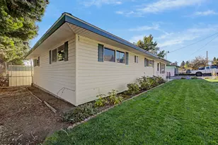 1764 Chinchalla Way, Klamath Falls, OR 97603 - Photo 3