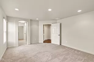 706 Summerwood Dr, Medford, OR 97504 - Photo 19