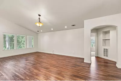 706 Summerwood Drive, Medford, OR 97504 - Photo 9