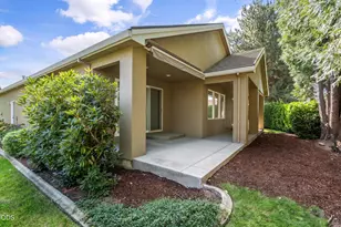 706 Summerwood Dr, Medford, OR 97504 - Photo 27