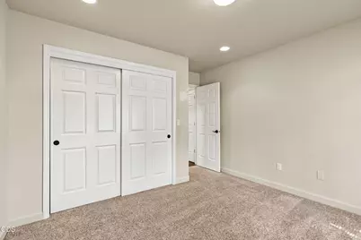 706 Summerwood Drive, Medford, OR 97504 - Photo 15