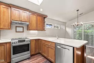 706 Summerwood Dr, Medford, OR 97504 - Photo 13
