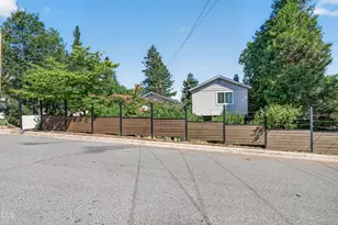 373 Iowa St, Ashland, OR 97520 - Photo 37