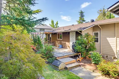 811 NE Oregon Avenue, Grants Pass, OR 97526 - Photo 35