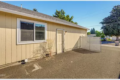 2825 Duell Avenue, Medford, OR 97501 - Photo 29