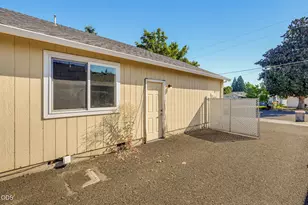 2825 Duell Ave, Medford, OR 97501 - Photo 29