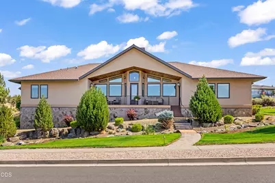 373 SE Manzanita Drive, Madras, OR 97741 - Photo 1