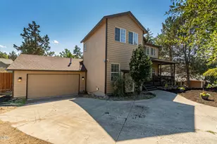 2069 NE Hollowtree Ln, Bend, OR 97701 - Photo 3