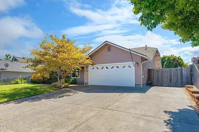 2713 SW Trinity Way, Grants Pass, OR 97527 - Photo 3