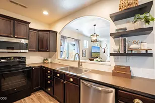 613 SE Glencoe Pl, Bend, OR 97702 - Photo 11