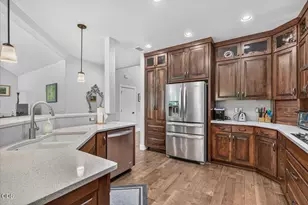 4023 Crystal Springs Dr, Medford, OR 97504 - Photo 13
