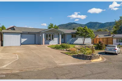 776 NW Carol Drive, Grants Pass, OR 97526 - Photo 1