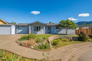 776 NW Carol Dr, Grants Pass, OR 97526 - Photo 3