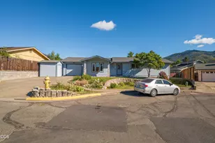 776 NW Carol Dr, Grants Pass, OR 97526 - Photo 43