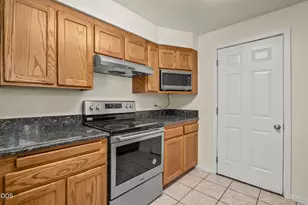776 NW Carol Dr, Grants Pass, OR 97526 - Photo 13