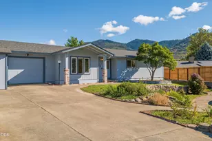 776 NW Carol Dr, Grants Pass, OR 97526 - Photo 41