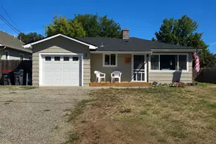 575 Bush St, Central Point, OR 97502 - Photo 1