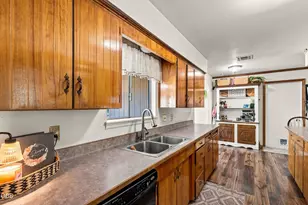 805 Minthorne Rd, Rogue River, OR 97537 - Photo 11