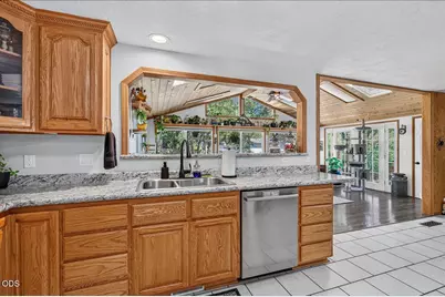 1825 Hybiscus Street, Medford, OR 97504 - Photo 17