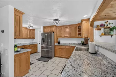1825 Hybiscus Street, Medford, OR 97504 - Photo 13