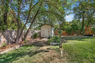 1825 Hybiscus Street, Medford, OR 97504 - Photo 35