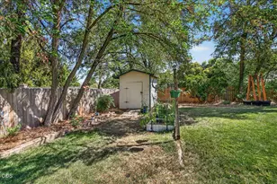 1825 Hybiscus St, Medford, OR 97504 - Photo 35