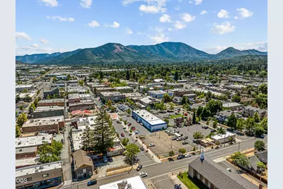 240 SW H Street, Grants Pass, OR 97526 - Photo 21