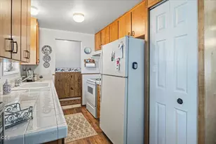 1509 NW 8th St, Redmond, OR 97756 - Photo 7