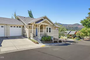 592 Nandina St, Ashland, OR 97520 - Photo 3