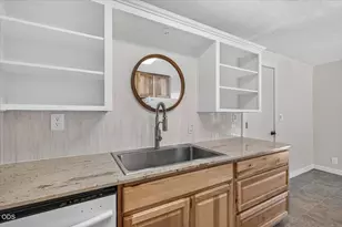 1725 Howell Ave, Medford, OR 97501 - Photo 7
