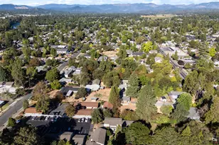 254 SW Rogue River Ave, Grants Pass, OR 97526 - Photo 43