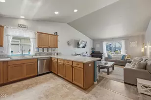 61382 SE Geary Dr, Bend, OR 97702 - Photo 11