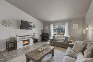 61382 SE Geary Dr, Bend, OR 97702 - Photo 5