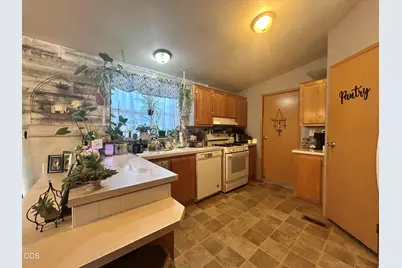1246 2nd Avenue #UNIT 16, Gold Hill, OR 97525 - Photo 11