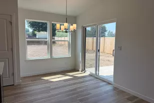 588 NE McGee St, Madras, OR 97741 - Photo 7