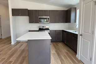 588 NE McGee St, Madras, OR 97741 - Photo 5