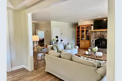 931 Hogan Road, Jacksonville, OR 97530 - Photo 5