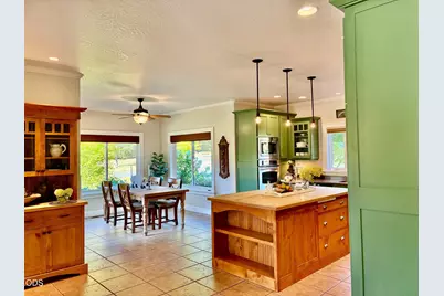 931 Hogan Road, Jacksonville, OR 97530 - Photo 7