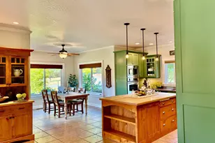 931 Hogan Rd, Jacksonville, OR 97530 - Photo 7