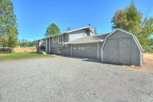 7875 E Evans Creek Rd, Rogue River, OR 97537 - Photo 5