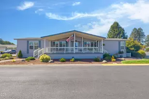 300 Winston Dr, Grants Pass, OR 97526 - Photo 3