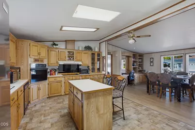 300 Winston Drive, Grants Pass, OR 97526 - Photo 11