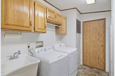 300 Winston Drive, Grants Pass, OR 97526 - Photo 13