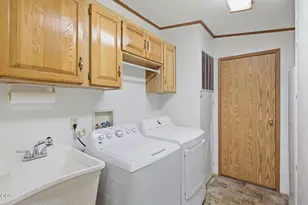 300 Winston Dr, Grants Pass, OR 97526 - Photo 13