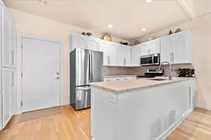 2786 Parkwood Village Ln, Central Point, OR 97502 - Photo 7