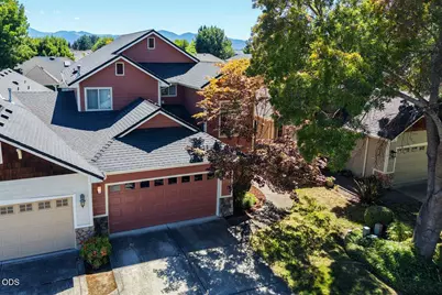 2786 Parkwood Village Lane, Central Point, OR 97502 - Photo 3